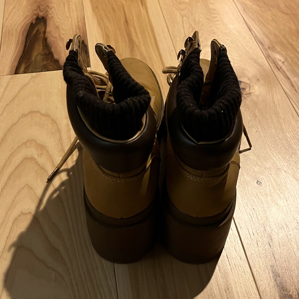Booties 💛 - Picture 3 of 6